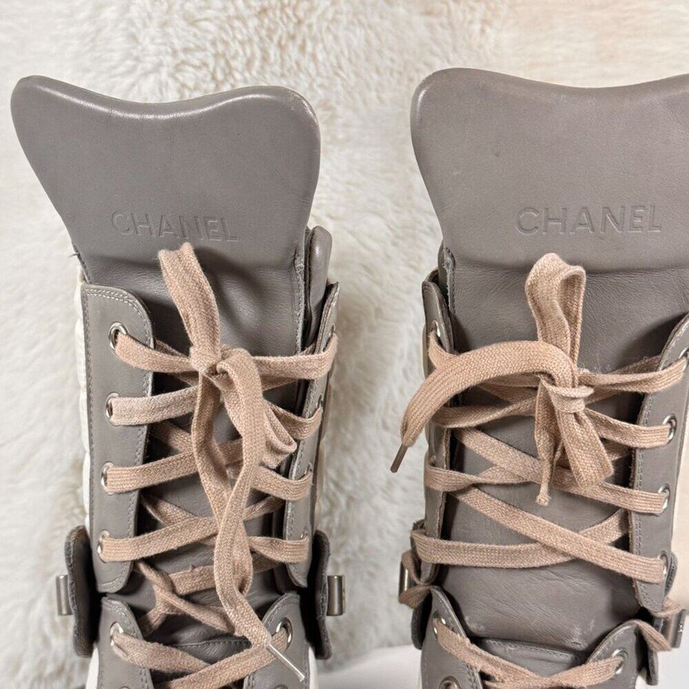 VINTAGE Chanel White & Gray Quilted Ski Boots Size 38. - Picture 5 of 16